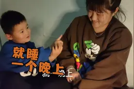 贝贝和爸妈聊天要和妈妈睡在一起，一招说服爸爸乖乖去外面睡。视频封面