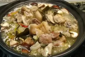 猪脚砂锅新做法 汤汁浓郁醇香 软烂入味 汤鲜味美老人小孩都喜欢视频封面