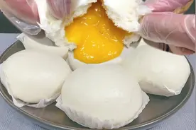 想吃流沙包不要出去买了，教你在家做，喷香流汁，比茶楼的还好吃视频封面