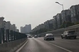 青岛胶宁高架桥全线，横穿青岛市中心的高架桥，看看青岛城建如何视频封面