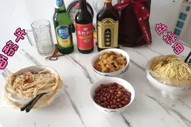 河南新乡小伙今天吃麻辣面牛筋面两掺，5块一份量大好吃，吃撑了