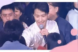 小女孩看到黎明:这位叔叔像白雪公主里的王子视频封面