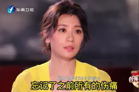 贾静雯与富豪离婚，女儿毕业再次相见，发合影前夫满头白发视频封面
