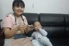 一岁的宝宝不挑食，辰妈做啥吃啥，猪油炒生菜拌饭，简单好吃视频封面