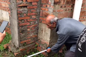 农村建围墙惹纠纷，六公分距离，相互不让，远亲不如近邻，谁能懂视频封面