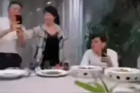张文宏妻子一曲越剧《红楼梦》问紫娟，这清唱功底一个了得视频封面