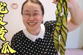 下酒下饭的蛇皮黄瓜，想要做好，关键是刀工，切黄瓜记住2点就成视频封面