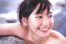 满足你对日本妹子的所有幻想，她太好看了！视频封面