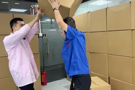 上班玩手机是不对，但主管这种行为为免也太过了吧，你们说呢？视频封面