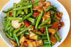 长豆角（豇豆）怎样做翠绿又入味？分享豆角炒肉新做法，太解馋了视频封面