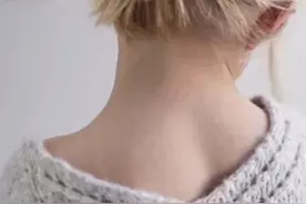 手工折纸👠高跟鞋，一年级小女孩偷偷在房间里玩手机，原来无聊了视频封面