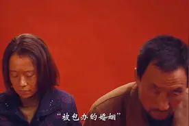她要是早知道他这么爱她，拍结婚照的时候一定是笑着的.视频封面