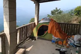 流浪云南今天在山上小别墅再住一天，中午做木瓜炖肉吃，太美味啦视频封面