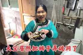 农村孩子和小朋友玩耍居然把裤子磨破洞了，宝妈直言还能在家穿视频封面