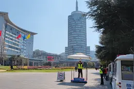 都市广角镜，云南玉溪红塔集团总部大楼。视频封面