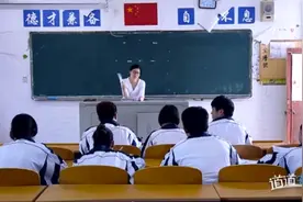 学生牛仔裤放屁💨拉粑粑拉大便爽快视频封面