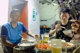 凉山这家超市电子秤真奇怪，一个番茄能称出三种不同的重量视频封面