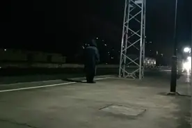 K1051次绿皮火车进入枣庄东站，市中区去青岛真方便视频封面