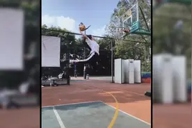 当一个女生体验到男生打篮球的乐趣后，从此就一发不可收拾了！视频封面