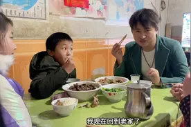 从东莞回到老家了，和家人一起吃饭的感觉真好，我和妈妈喝一杯视频封面
