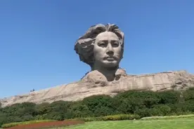 橘子洲头美如画，青年毛泽东像让人万分激动视频封面