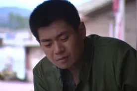 丈夫不育竟然找战友帮忙，没成想妻子却爱上了对方，丈夫一怒之下视频封面