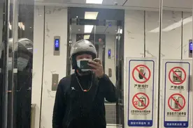 在西安骑摩托被警告了，小排量踏板以后不能走非机动车道了视频封面