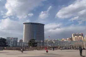 哈尔滨市人民政府广场放风筝🪁视频封面