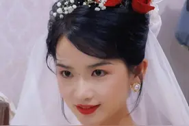 30年的盘发手艺人给我还原妈妈年代的新娘盘发视频封面