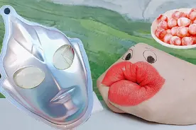 趣味零食，妈妈买了个糖果玩具，里面有糖果和奥特曼玩具视频封面