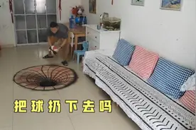 家里地板的神秘洞😱视频封面