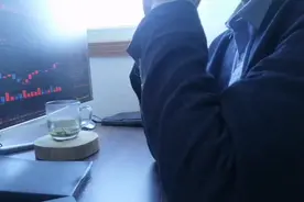 空仓修整，迈出潜伏军工概念中国重工，涨停62只，跌停27只视频封面
