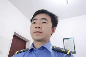 看小伙在铁路上班收入怎么样，福利待遇怎么样视频封面