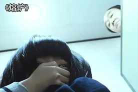 女孩独自上厕所，不料遇到变态校长。恶魔校长竟然这样对待女孩。视频封面