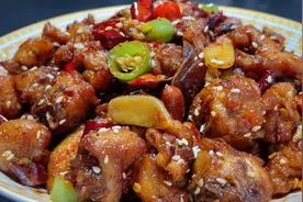 厨师长教你香辣仔鸡的家常做法，步骤详细，鲜嫩不柴开胃下饭视频封面