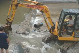 这场暴雨使我们懂得了疏通河道的重要性！视频封面