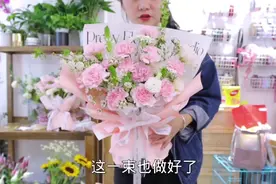 客订2款粉康乃馨花束，搭配好一点也不俗，粉粉嫩嫩更适合送女神视频封面