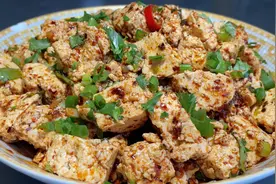 厨师长教你凉拌豆腐的家常做法，步骤详细，香辣入味下酒又下饭视频封面