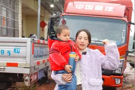 小妹儿搬到了新农村，环境是真好啊，连小周周都很喜欢这里视频封面