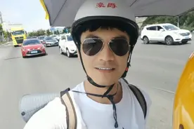 摩的司机让我重温多年前机车男孩感觉，愿你出走半生归来仍是少年视频封面