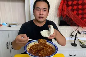 辣椒酱这样做，放冰箱半年也不坏，不管是拌米饭夹馍，都老好吃了视频封面