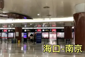 妹子年三十从海南坐飞机回家过年，机场里空荡荡的，没什么人视频封面
