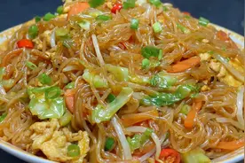 厨师长教你炒米粉的家常做法，步骤详细，不脱不粘锅筋道入味视频封面