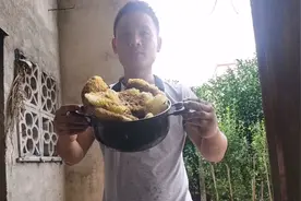 如何用蜂脾熬制蜂蜡，详细教程来了，新手一定要看。视频封面