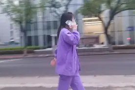 穿紫色衣服的是嘉汇医院的工作人员，饭后溜一圈，放松一下心情