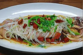 鱿鱼要想鲜嫩多汁口感脆爽，要注意哪些，大厨分享经验，真香…视频封面