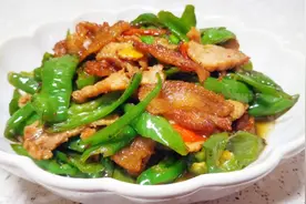 辣椒炒肉怎么做好吃？四川妹子分享做法诀窍，香辣下饭比回锅肉香视频封面