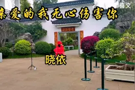 在景区看到小姐姐跳舞，录下来给网友欣赏。视频封面