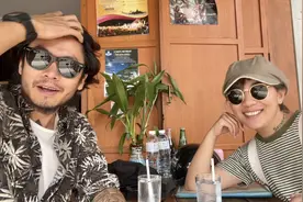 在泰国待久了都有点像本地人了，今天我们骑小摩托去拜县。视频封面
