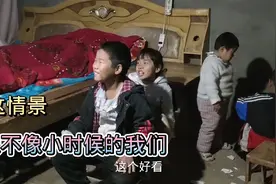 农村贫困双胞胎家庭，父母幽默的相处方式，看的邻居乐开怀！视频封面